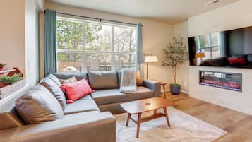 Apartment (3 Bedrooms) | Front of property