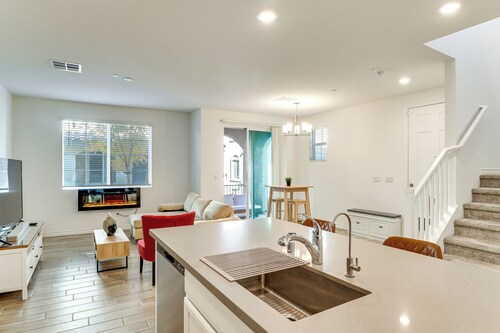 Patio + Pool Access: Wfh-friendly Las Vegas Hub!