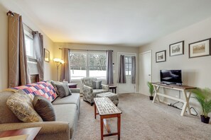 House (3 Bedrooms) | Interior - 2 Mi to Cmu! Quaint Bungalow w/ Fenced Backyard (Mount Pleasant)