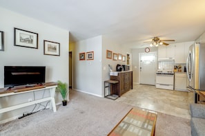 House (3 Bedrooms) | Interior - 2 Mi to Cmu! Quaint Bungalow w/ Fenced Backyard (Mount Pleasant)