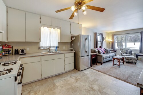 2 Mi to Cmu! Quaint Bungalow w/ Fenced Backyard