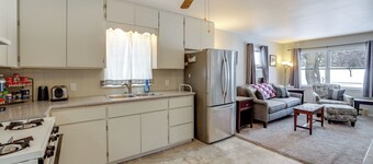 2 Mi to Cmu! Quaint Bungalow w/ Fenced Backyard