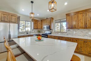 House (5 Bedrooms) | Interior