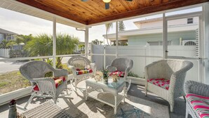 House (2 Bedrooms) | Interior - Steps to Madeira Beach! Modern Family Getaway (Madeira Beach)