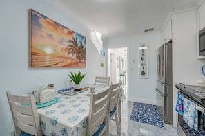 Interior - Steps to Madeira Beach! Modern Family Getaway (Madeira Beach)