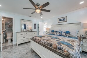 House (2 Bedrooms) | Interior - Steps to Madeira Beach! Modern Family Getaway (Madeira Beach)