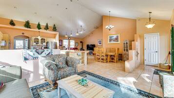 House (3 Bedrooms) | Interior