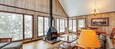 House (3 Bedrooms) | Interior