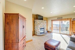 Interior - 1 Mi to Terry Peak! Black Hills Cabin Hideaway (Lead)