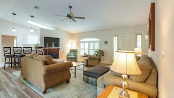 House (3 Bedrooms) | Interior