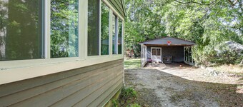 Walk to AH Stephens State Park! Pet-friendly Home