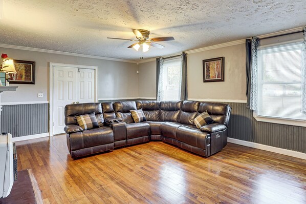 House (3 Bedrooms) | Interior - Walk to AH Stephens State Park! Pet-friendly Home (Crawfordville)