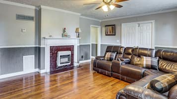 House (3 Bedrooms) | Interior