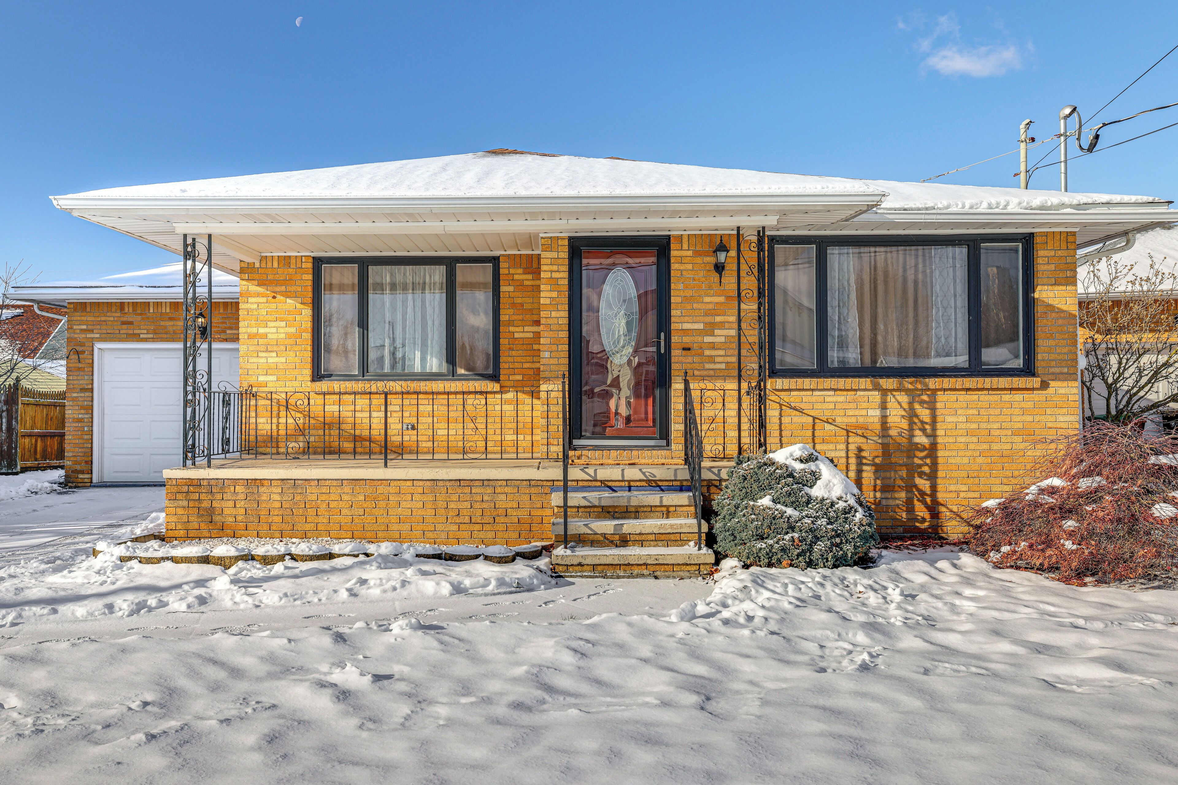 House (3 Bedrooms) | Front of property
