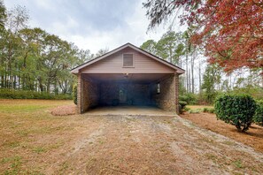 House (4 Bedrooms) | Interior - Fishing Ponds: Peaceful Tifton Getaway (Chula)