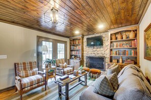 House (4 Bedrooms) | Interior - Fishing Ponds: Peaceful Tifton Getaway (Chula)