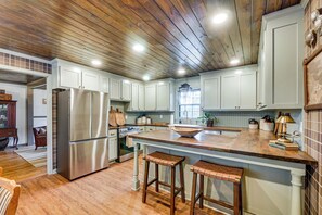 House (4 Bedrooms) | Interior - Fishing Ponds: Peaceful Tifton Getaway (Chula)