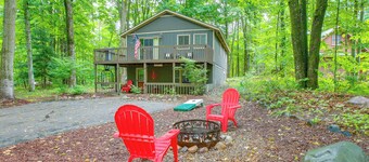 Crystal Mountain Resort Cabin: Golf, Hike, Swim!