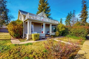 Interior - Renovated Forbestown Home w/ Fenced Yard! (Lakeport)
