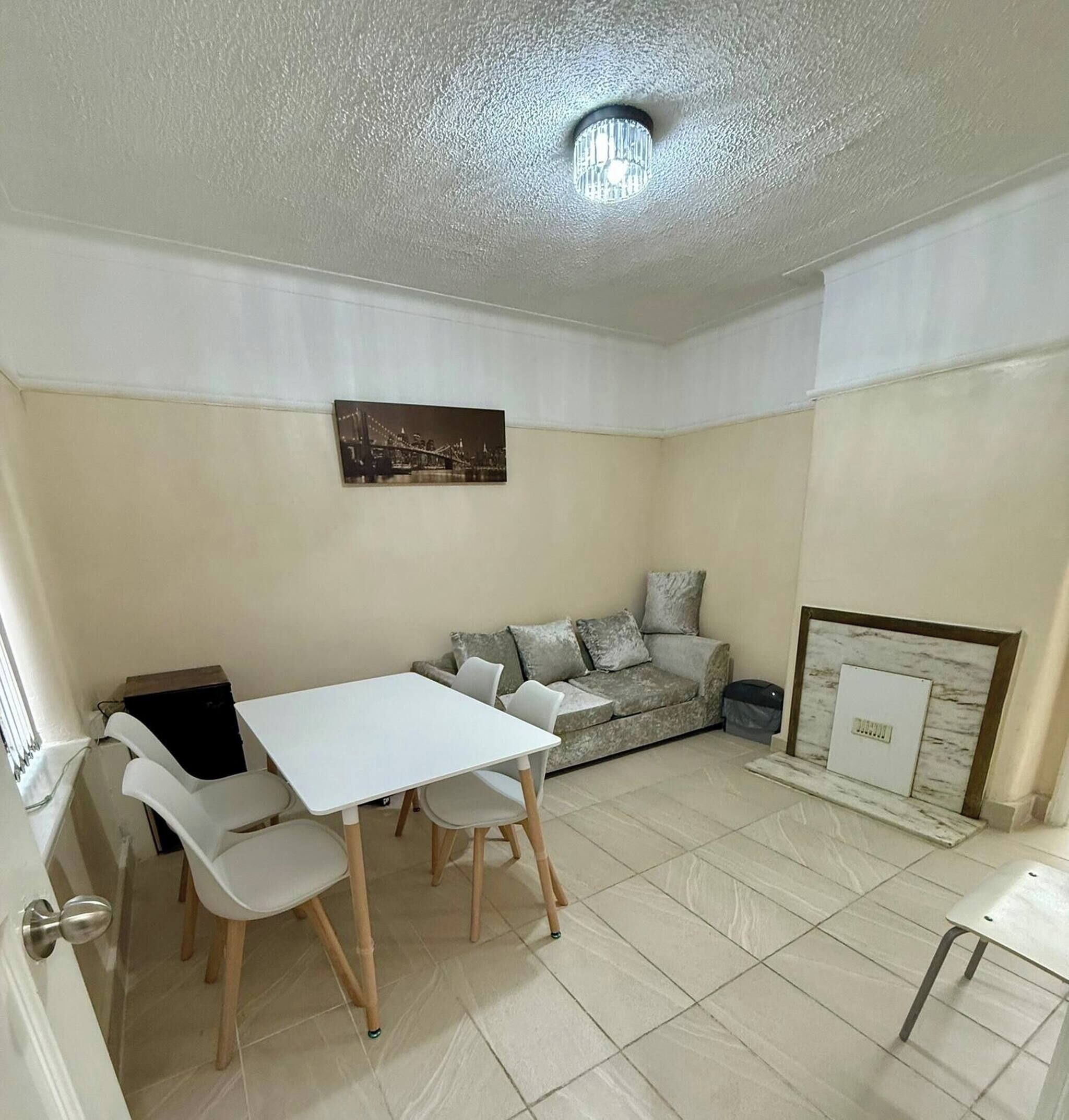 House, 3 Bedrooms | Living area