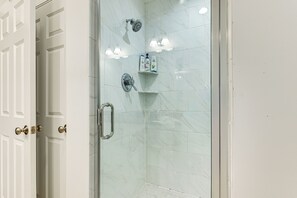 Apartment (2 Bedrooms) | Interior - 2 Mi to The Mark Twain House & Museum: Airy Escape (West Hartford)