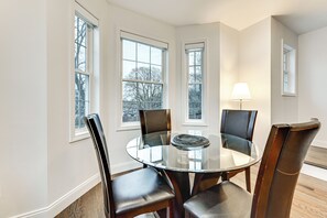 Apartment (2 Bedrooms) | Interior - 2 Mi to The Mark Twain House & Museum: Airy Escape (West Hartford)