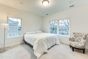 Apartment (2 Bedrooms) | Interior - 2 Mi to The Mark Twain House & Museum: Airy Escape (West Hartford)