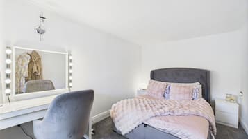 4 عدّة غرف نوم وبديكورات فريدة لكل غرفة وطراز فريد لكل وحدة