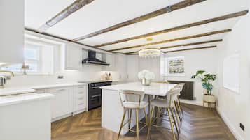 Dishwasher, cookware/dishes/utensils