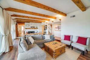 Interior - Spacious Riverside Farmhouse, Perfectly Located (Riverside)