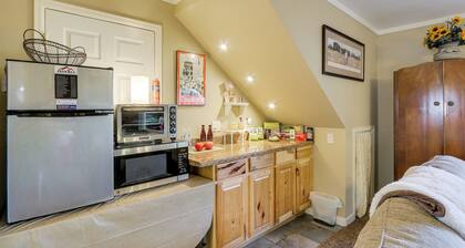 6 Mi to Dtwn Fort Collins: Cozy Apt w/ Shared Yard