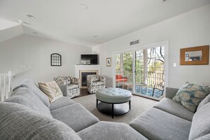 Smart TV, fireplace, books - FAMILY FUN!  Pool Community-Bike to Rehoboth Beach & Boards, 37005 Turnstone (Rehoboth Beach)