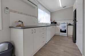 Fridge, microwave, oven, stovetop - Banksia - A well-located holiday home, close to the water and beach access. (Lakes Entrance)
