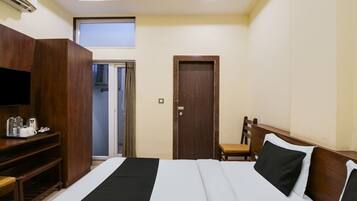 Quarto superior, vista para a cidade | Escrivaninha, ferros/tábuas de passar roupa, Wi-Fi de cortesia