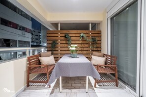 Outdoor dining - Olympian Zeus - Premium & Luxury Athenian House near Acropolis (Athina)
