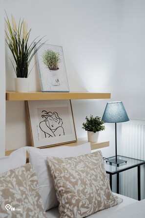 2 slaapkamers, een bureau, een strijkplank/strijkijzer, gratis wifi