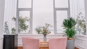 ๋๋ญ์ค ๋๋ธ๋ฃธ, ํธ์ ์ ๋ง | ๊ฐ์ค์์ ๋ณด์ด๋ ์ ๋ง