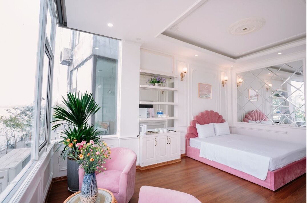 Deluxe Double Room, Lake View | Laptop workspace, free WiFi, bed sheets