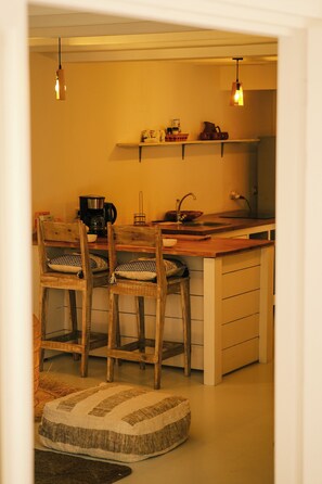 In-room safe, blackout drapes, soundproofing, iron/ironing board - The Green Turtle  (Jan Thiel)
