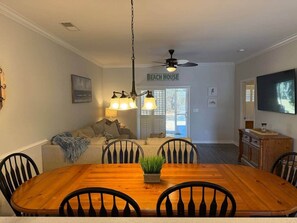 Dining - Beautiful 2 Bedroom Condo in Barefoot Landing (North Myrtle Beach)