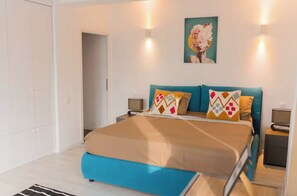 1 bedroom, iron/ironing board, WiFi, bed sheets - Penthouse with Rooftop next to the Park (București)