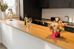 Fridge, microwave, oven, stovetop - Penthouse with Rooftop next to the Park (București)