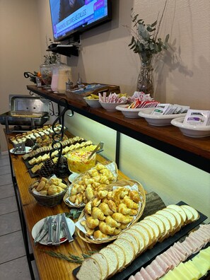 包含每日自助早餐