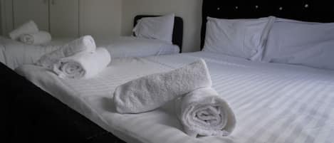 4 chambres, fer et planche Ă repasser, accĂšs Internet, draps fournis