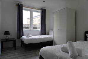4 bedrooms, iron/ironing board, Internet, bed sheets