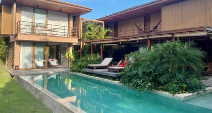 Nana's House. Comfort and exclusivity in the best condominium in Praia do Forte.
