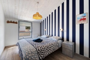 Silitysrauta/-lauta, Wi-Fi, vuodevaatteet