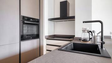 Leilighet, 1 dobbeltseng med sovesofa, balkong | Eget kjøkken | Kjøleskap, ovn, kokeplater og oppvaskmaskin