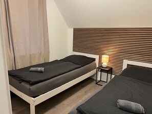 Desk, WiFi, bed sheets - Apartment "Wohnung mit Fernblick" with Private Garden and Wi-Fi (Jübek)