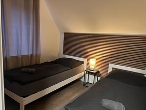 Desk, WiFi, bed sheets - Apartment "Wohnung mit Fernblick" with Private Garden and Wi-Fi (Jübek)